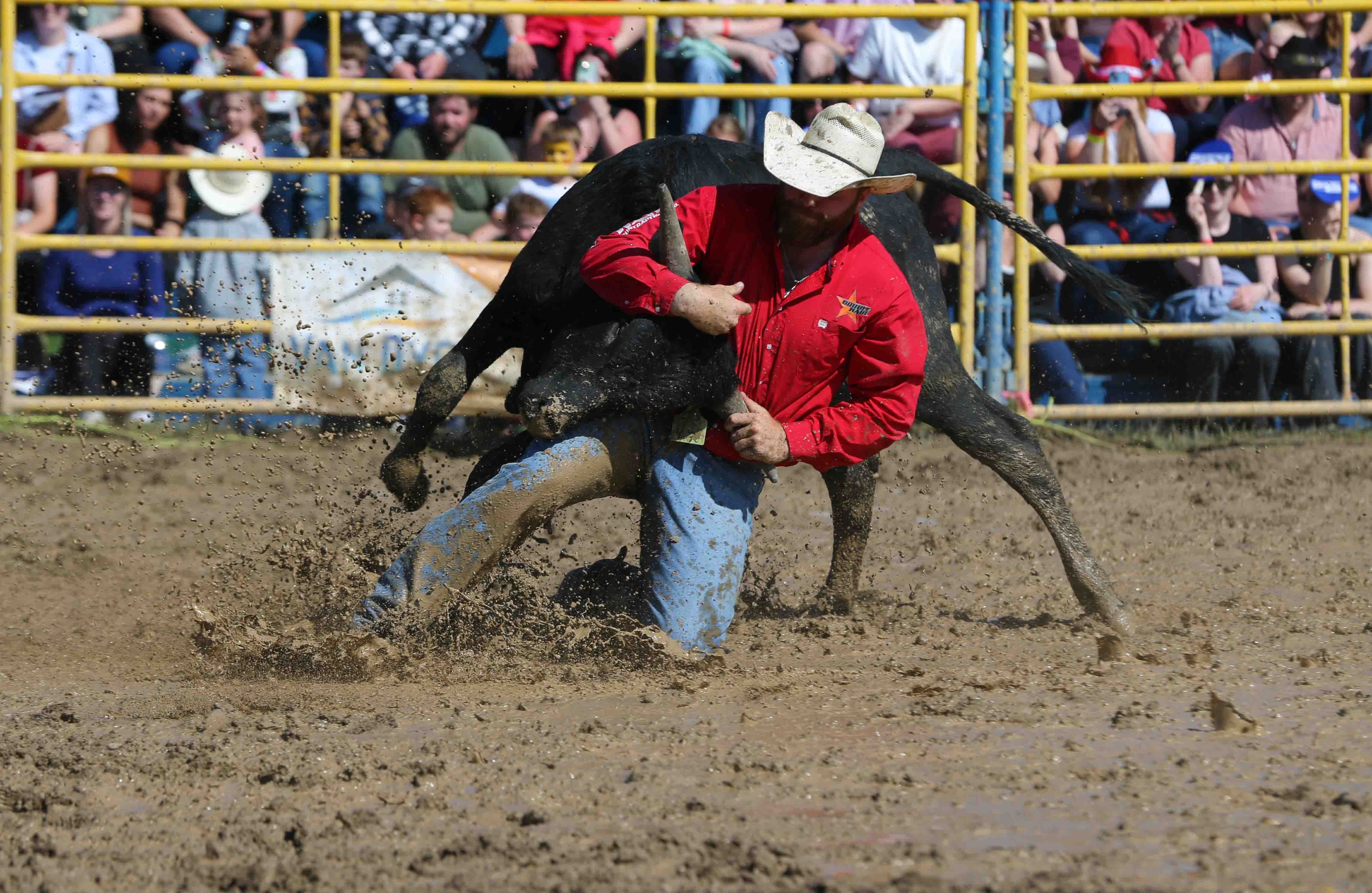 Mud, denim and Canada Day pride as Airdrie Pro Rodeo wraps up